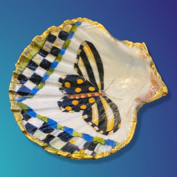 One of a Kind Handmade Decoupaged Clam Shell Trinket Dish - Picture 2 of 3